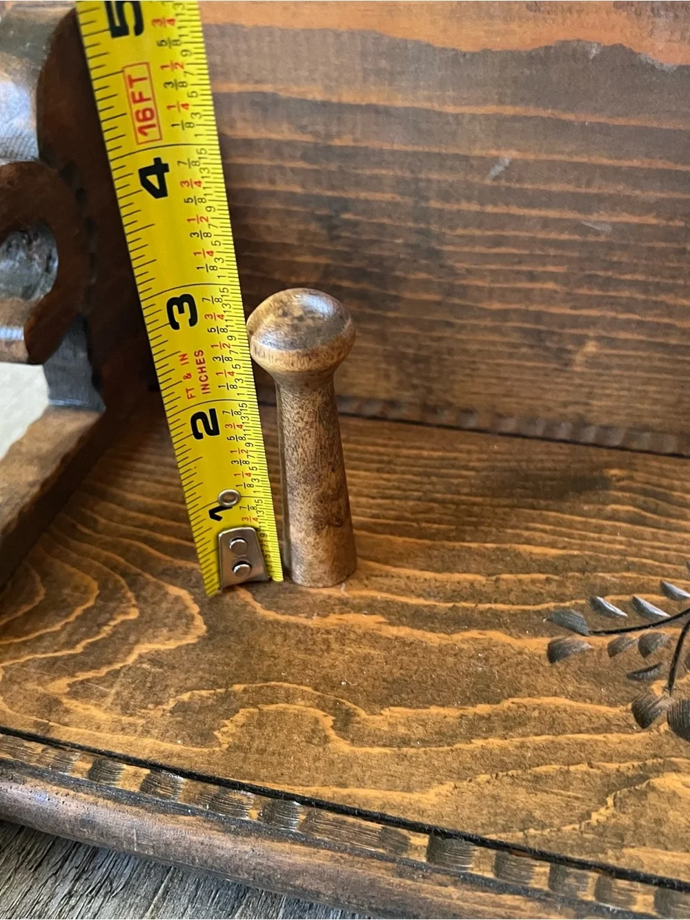 Wooden Shelf With Hearts And Hanging Pegs, Display, Scroll